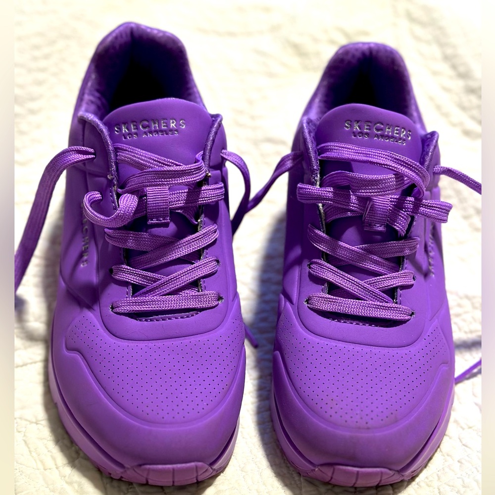 Big girls’ gently worn Skechers sneakers size 4.5